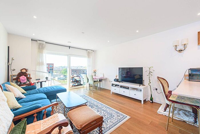 2 Bedroom Flat For Sale In Lismore Boulevard, Colindale, London, NW9