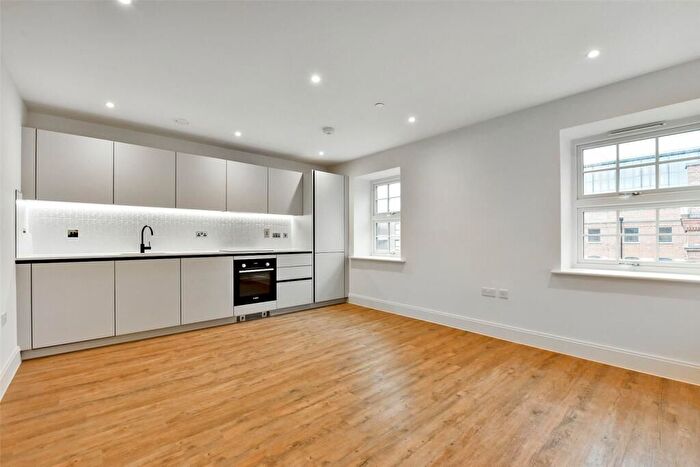 1 Bedroom Flat To Rent In Memorial Avenue, Slough, SL1