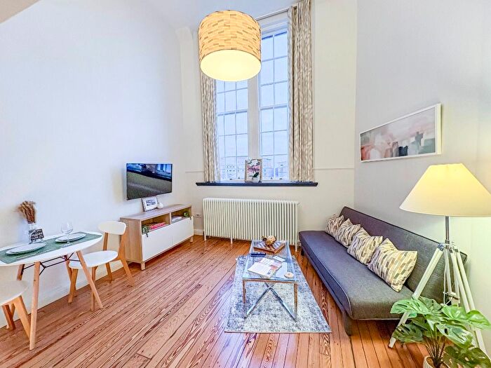 1 Bedroom Flat To Rent In Flat, Mcdonald Road, Broughton, Edinburgh, EH7