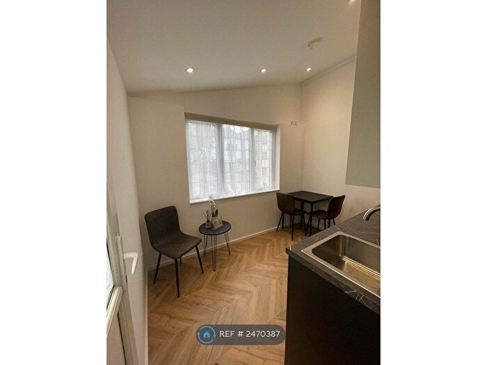 Studio To Rent In Warwick Avenue, Edgware, HA8