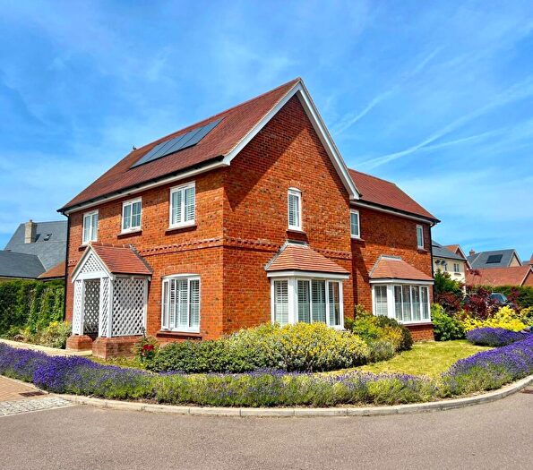4 Bedroom Detached House For Sale In Walnut Tree Way, Meppershall, Shefford, SG17