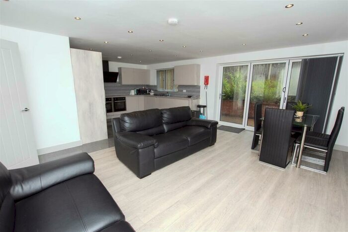 6 Bedroom House To Rent In Heeley Road, Birmingham, B29