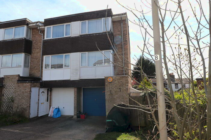 3 Bedroom End Of Terrace House To Rent In Central Brentwood, CM14