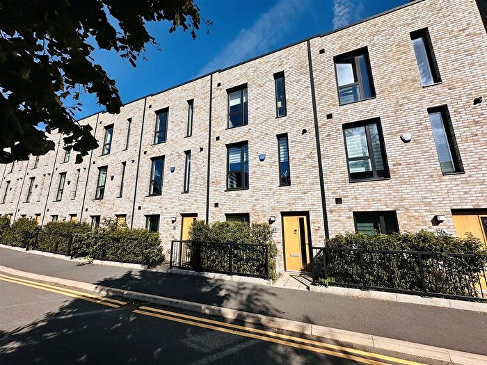 3 Bedroom Town House For Sale In North Star Drive, Salford, M3