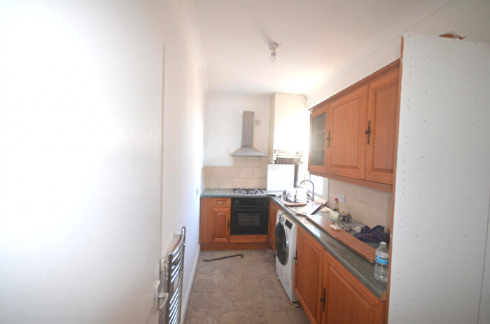 3 Bedroom Flat To Rent In Hornchurch, RM11