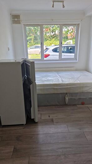Studio To Rent In Kent Close, Mitcham, CR4