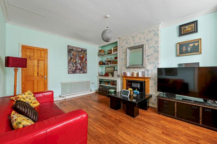 1 Bedroom Flat To Rent In Barons Court Road, London, W14