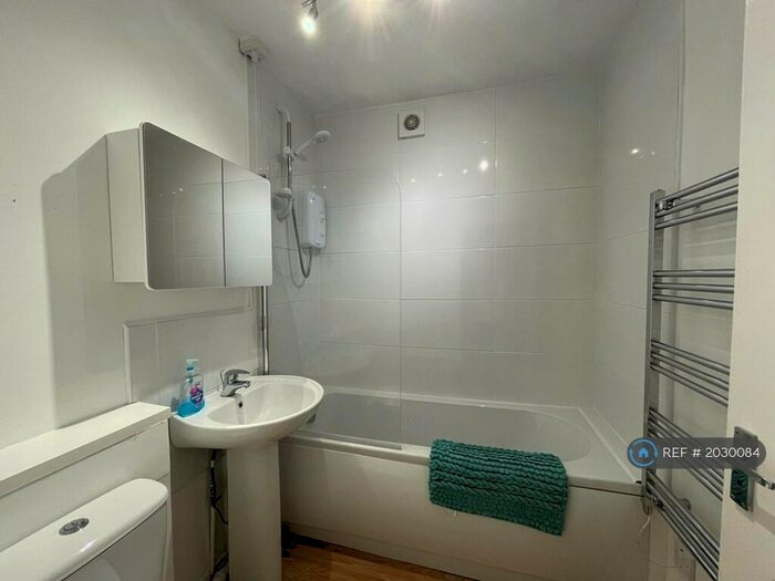 2 Bedroom Flat To Rent In Port Street, Clackmannan, FK10