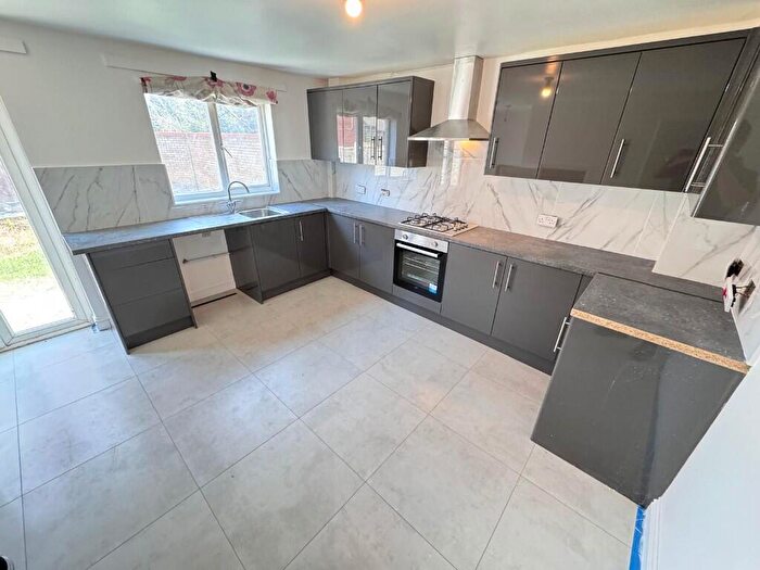 4 Bedroom Semi-Detached House To Rent In Crowfoot Close, London, SE28