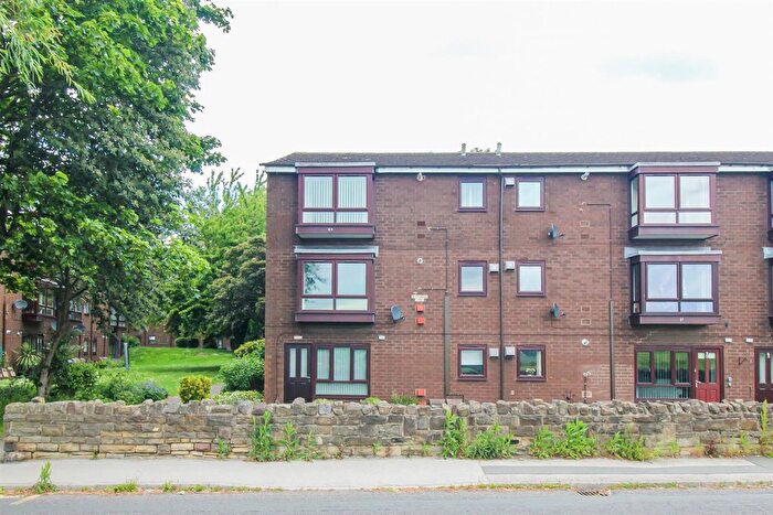 2 Bedroom Flat For Sale In Pildacre Lane, Ossett, WF5