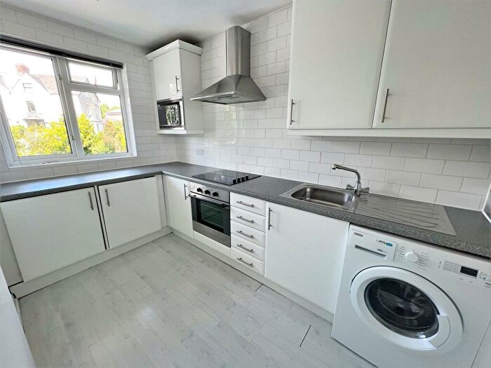 2 Bedroom Apartment For Sale In St Andrews House, Bradford Place, Penarth, CF64