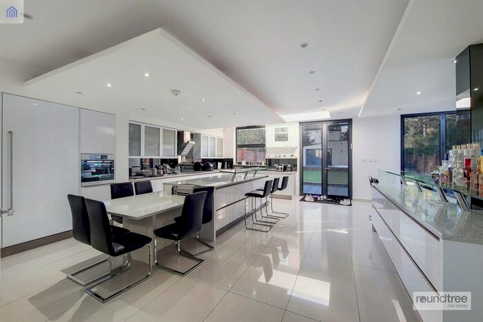 6 Bedroom Detached House To Rent In Downage, Hendon, NW4