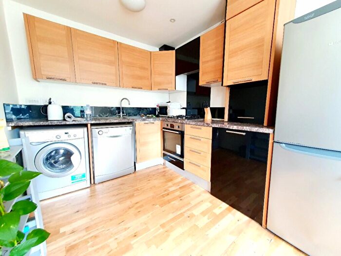 3 Bedroom Flat To Rent In Freegrove Road, London, N7