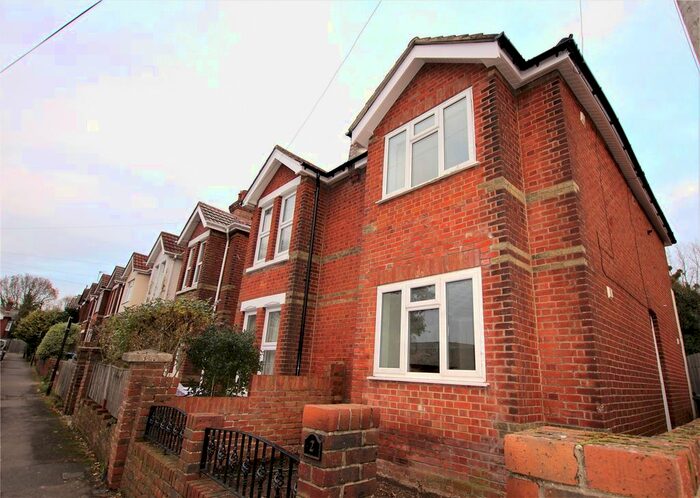 3 Bedroom End Of Terrace House To Rent In Fort Road, Southampton, Hampshire SO19