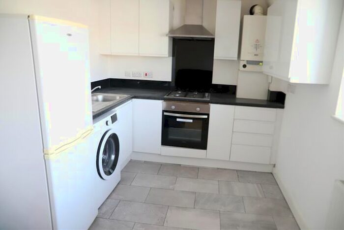 2 Bedroom Flat To Rent In Vicarage Farm Road, Hounslow, TW3