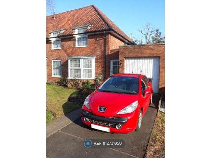 2 Bedroom Semi-Detached House To Rent In The Cloisters, Welwyn Garden City, AL8