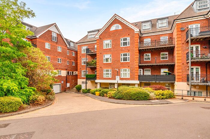 2 Bedroom Flat For Sale In London Road, Camberley, Surrey, GU15