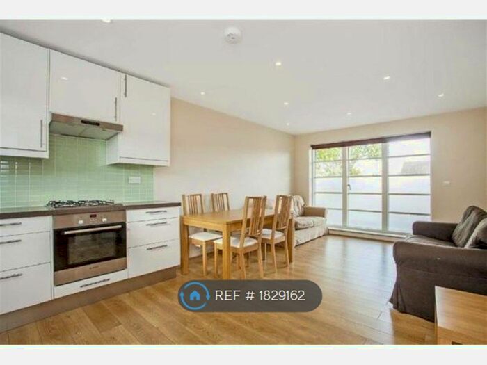 2 Bedroom Flat To Rent In Mayfield House, London, SW17