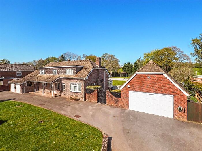 5 Bedroom Detached House For Sale In Tatchbury Lane, Winsor, Hampshire, SO40