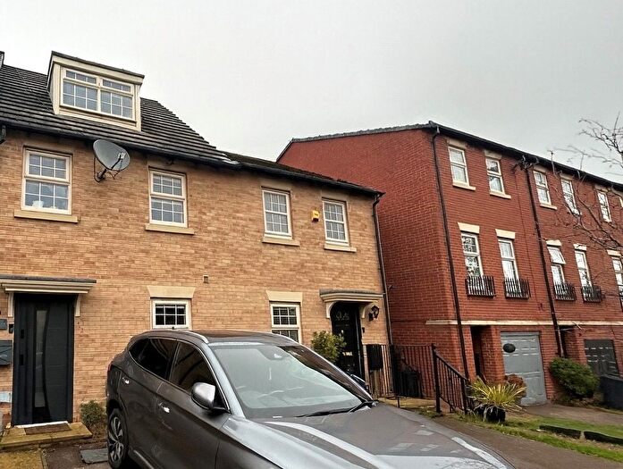 3 Bedroom Semi Detached House For Sale In Barnsbridge Grove, Barnsley, S70