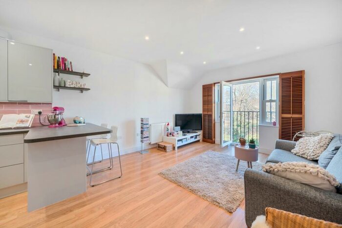 1 Bedroom Flat To Rent In Eastman Way, Epsom, KT19