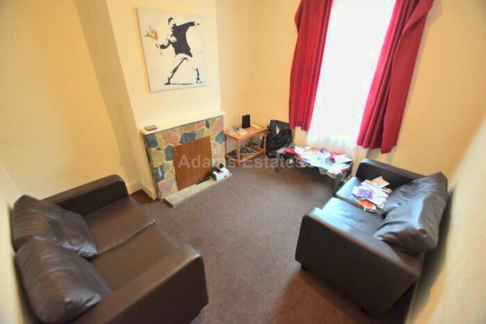 4 Bedroom Terraced House To Rent In Donnington Gardens, Reading, RG1