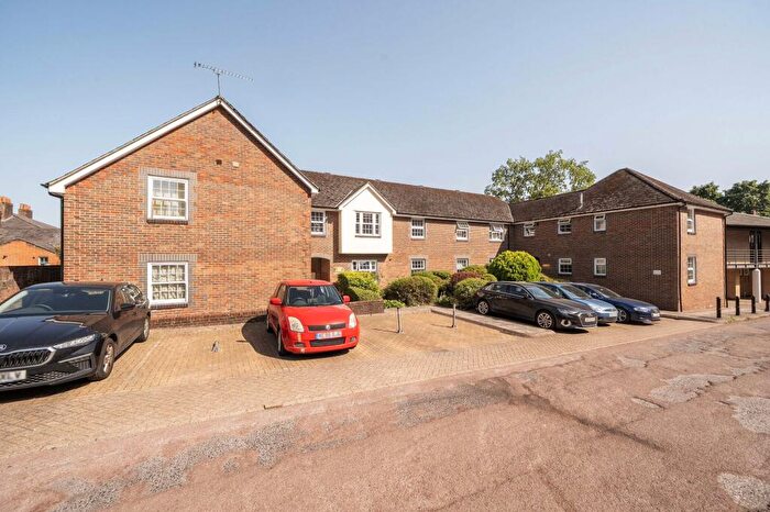 2 Bedroom Flat For Sale In Cross Street, Winchester, SO23