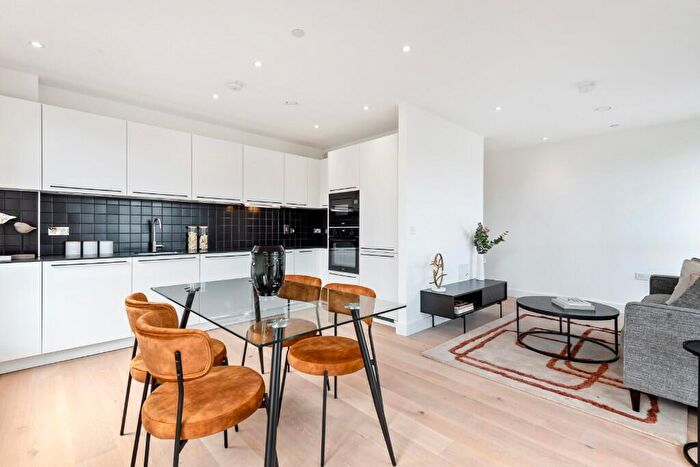 1 Bedroom Apartment To Rent In Quest House, Woolmore Street, E14