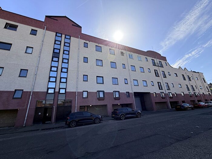 2 Bedroom Flat To Rent In Fairley Street, Glasgow, G51