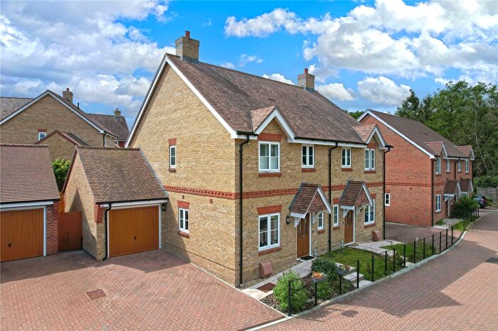 3 Bedroom Semi Detached House For Sale In Gardenia Drive, Wrecclesham, Farnham, Surrey, GU10