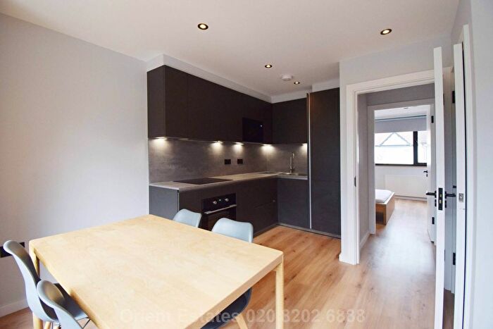 2 Bedroom Flat To Rent In Hamilton Road, London, NW11