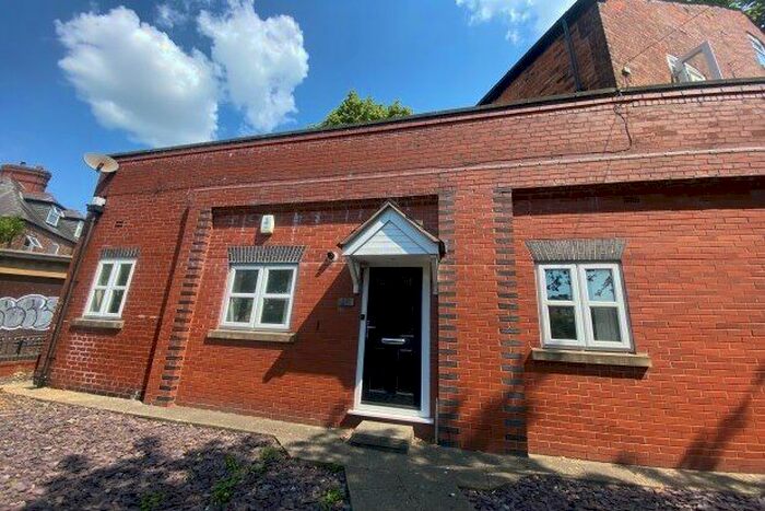 2 Bedroom Flat To Rent In Flixton Road, Manchester, M41