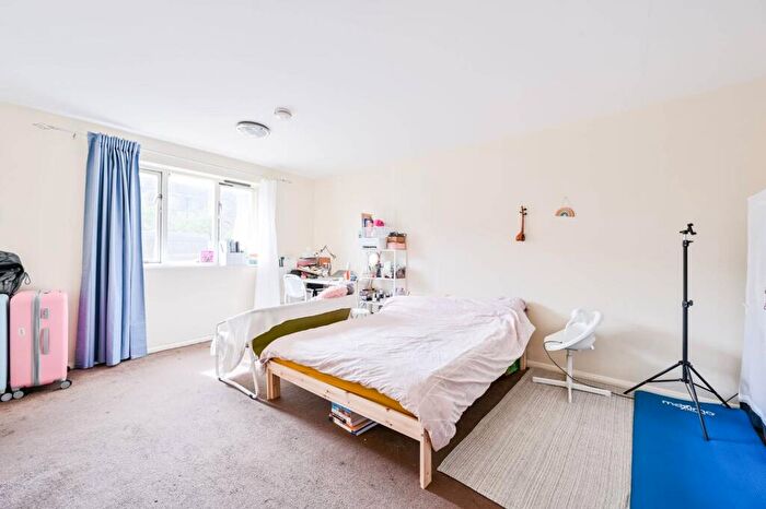 Studio To Rent In Ruston Road, Woolwich, London, SE18