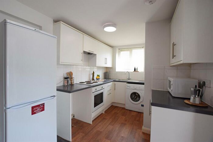 1 Bedroom Flat To Rent In Newark Road - Student House - Available Now, LN5