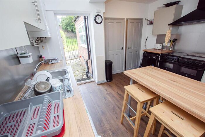6 Bedroom House To Rent In Dawlish Road, Birmingham, B29