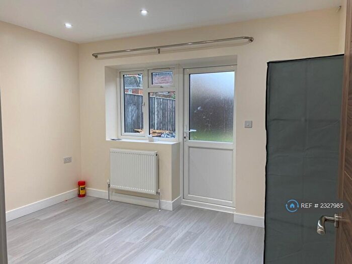 1 Bedroom Flat To Rent In Roman Way, Bourne End, SL8