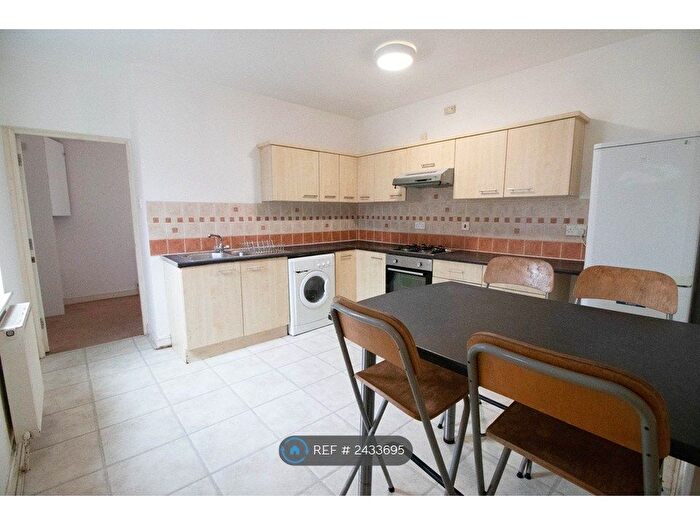 3 Bedroom Flat To Rent In Brighton Grove, Newcastle Upon Tyne, NE4