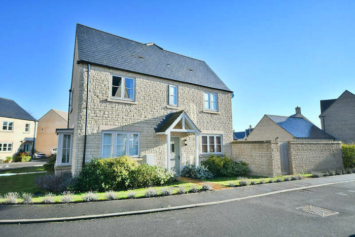 3 Bedroom Semi-Detached House To Rent In Concorde Crescent, Fairford, GL7