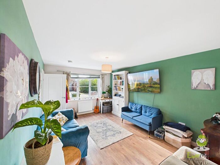 3 Bedroom Semi-Detached House For Sale In Brogden Drive, Willaston, Nantwich, Cheshire, CW5