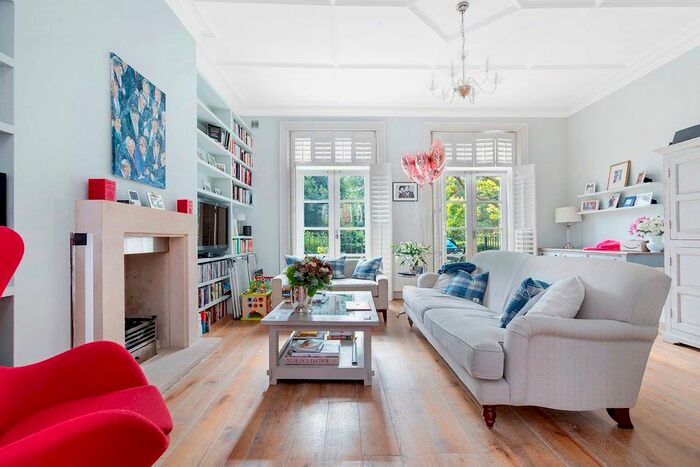 2 Bedroom Flat To Rent In Palliser Road, London, W14