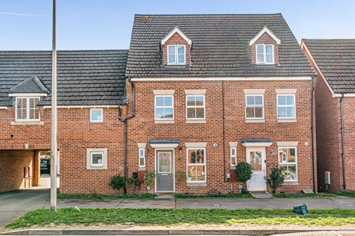 3 Bedroom Semi-Detached House For Sale In Urquhart Road, Thatcham, Berkshire, RG19
