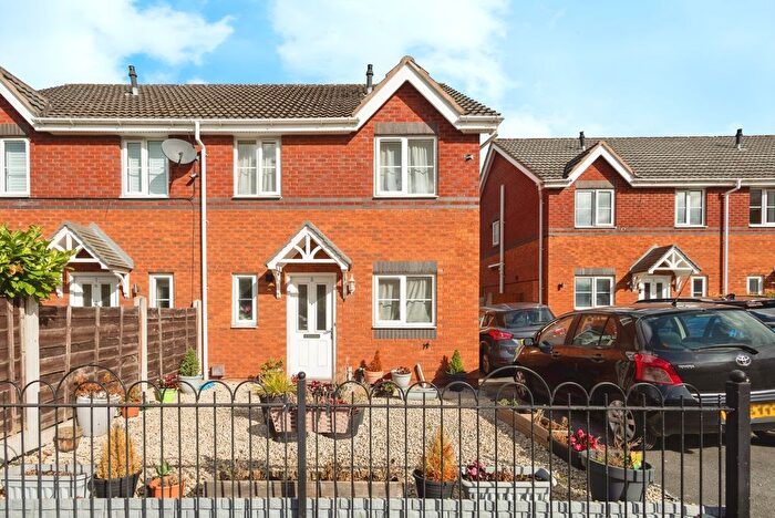 3 Bedroom Semi-detached House For Sale In Grisedale Close, Manchester, Lancashire, M18