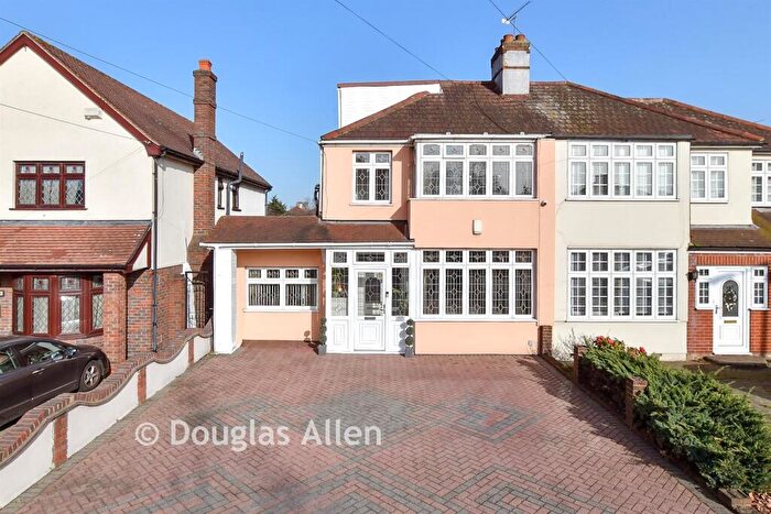 5 Bedroom Semi Detached House For Sale In Upper Rainham Road, Hornchurch, Essex, RM12