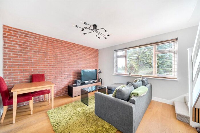 2 Bedroom Flat For Sale In Effingham Court, Constitution Hill, Woking, GU22
