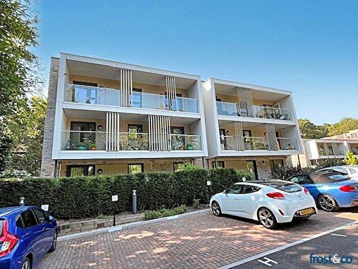 2 Bedroom Apartment For Sale In Lindsay Road, Poole, Dorset, BH13