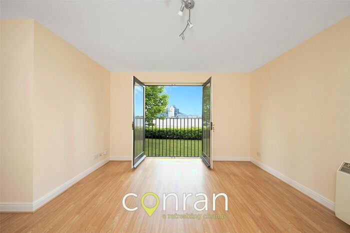 2 Bedroom Flat To Rent In Harlinger Street, Woolwich, SE18