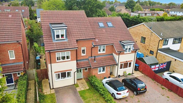 3 Bedroom Town House For Sale In Hardy Road, Hemel Hempstead, HP2
