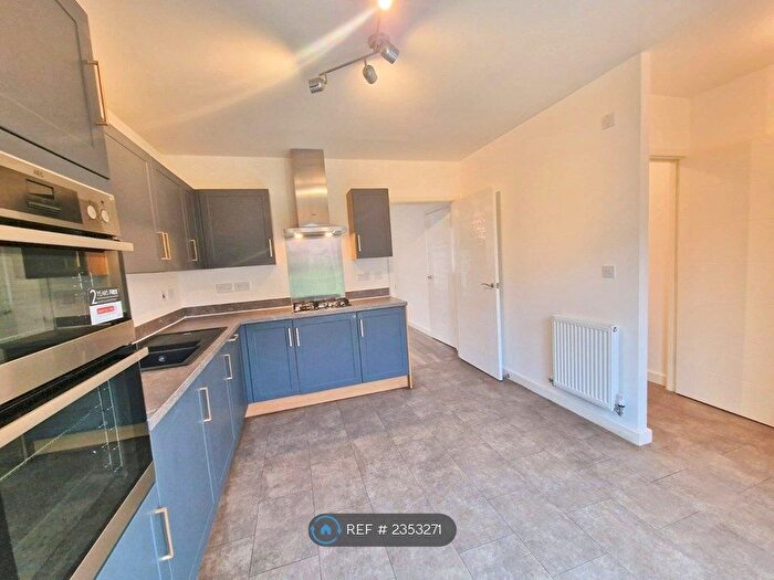 3 Bedroom Semi-Detached House To Rent In Par Street, Birmingham, B31