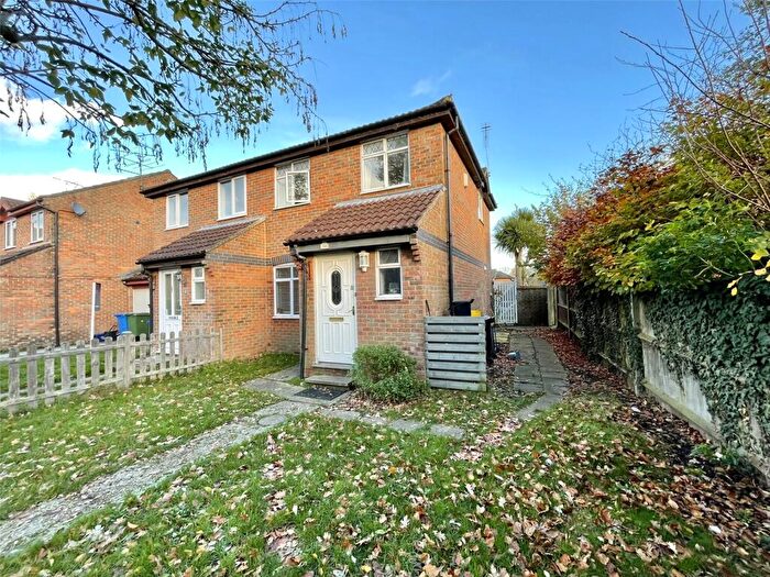 3 Bedroom Semi Detached House For Sale In Maskell Way, Farnborough, Hampshire, GU14
