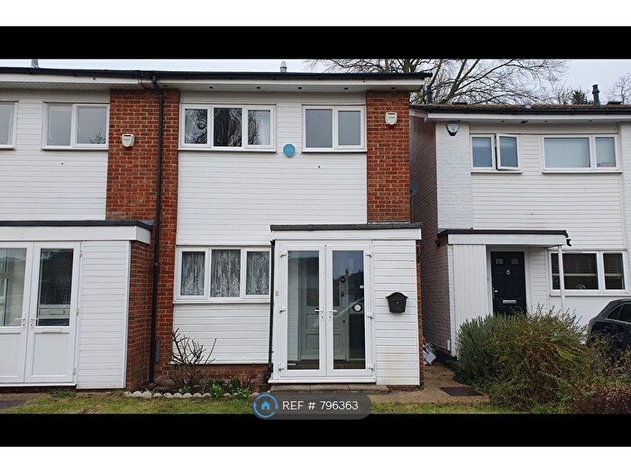2 Bedroom End Of Terrace House To Rent In Farthings Close, Pinner, HA5